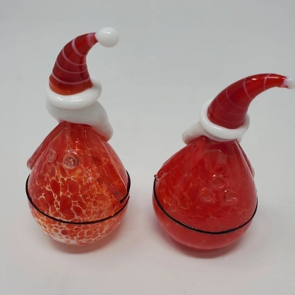 PIER 1 IMPORTS RED ART GLASS SANTA CLAUS SALT & PEPPER SHAKERS WITH ORIGINAL BOX